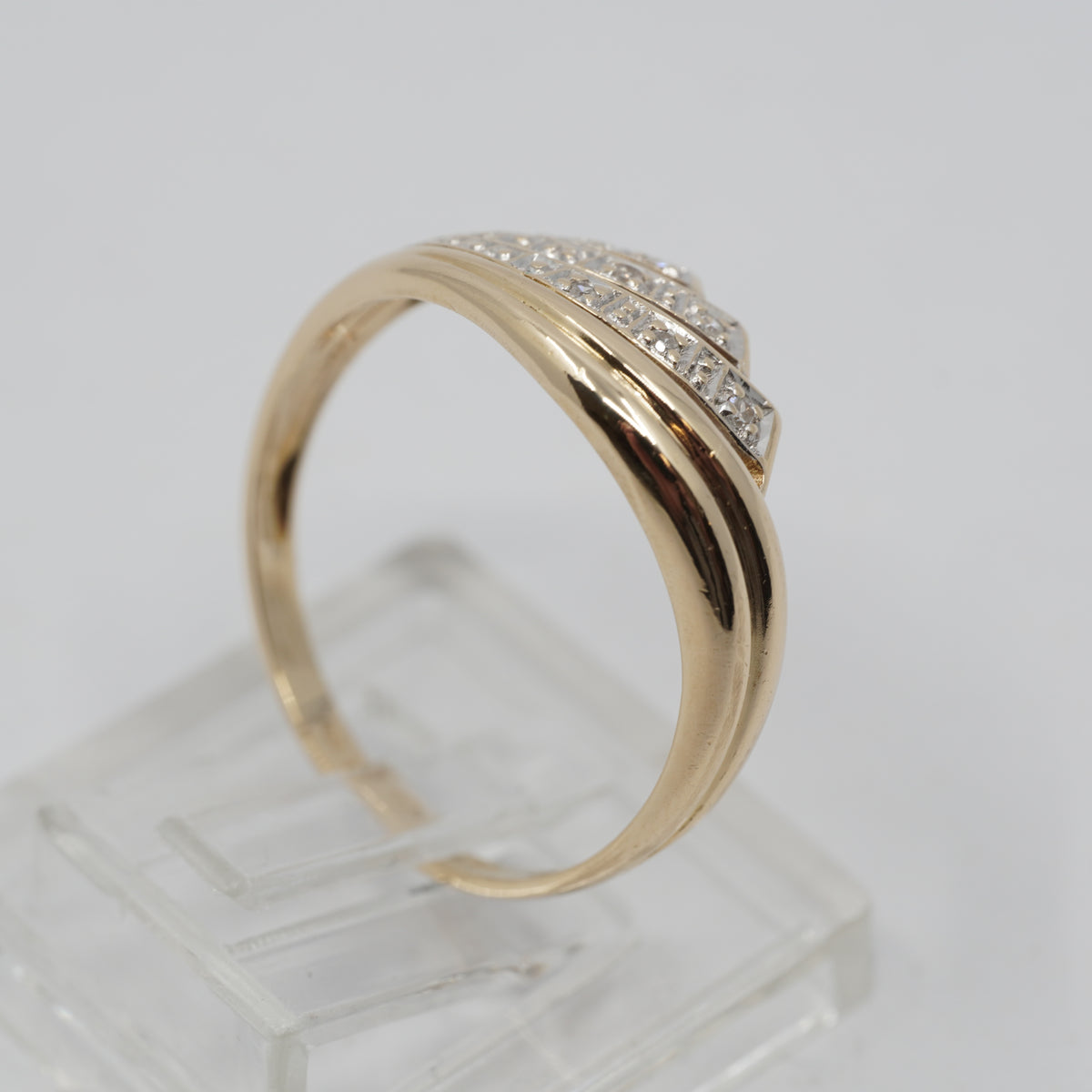 Vintage 1999 14K Gold Diamond Wave Ring