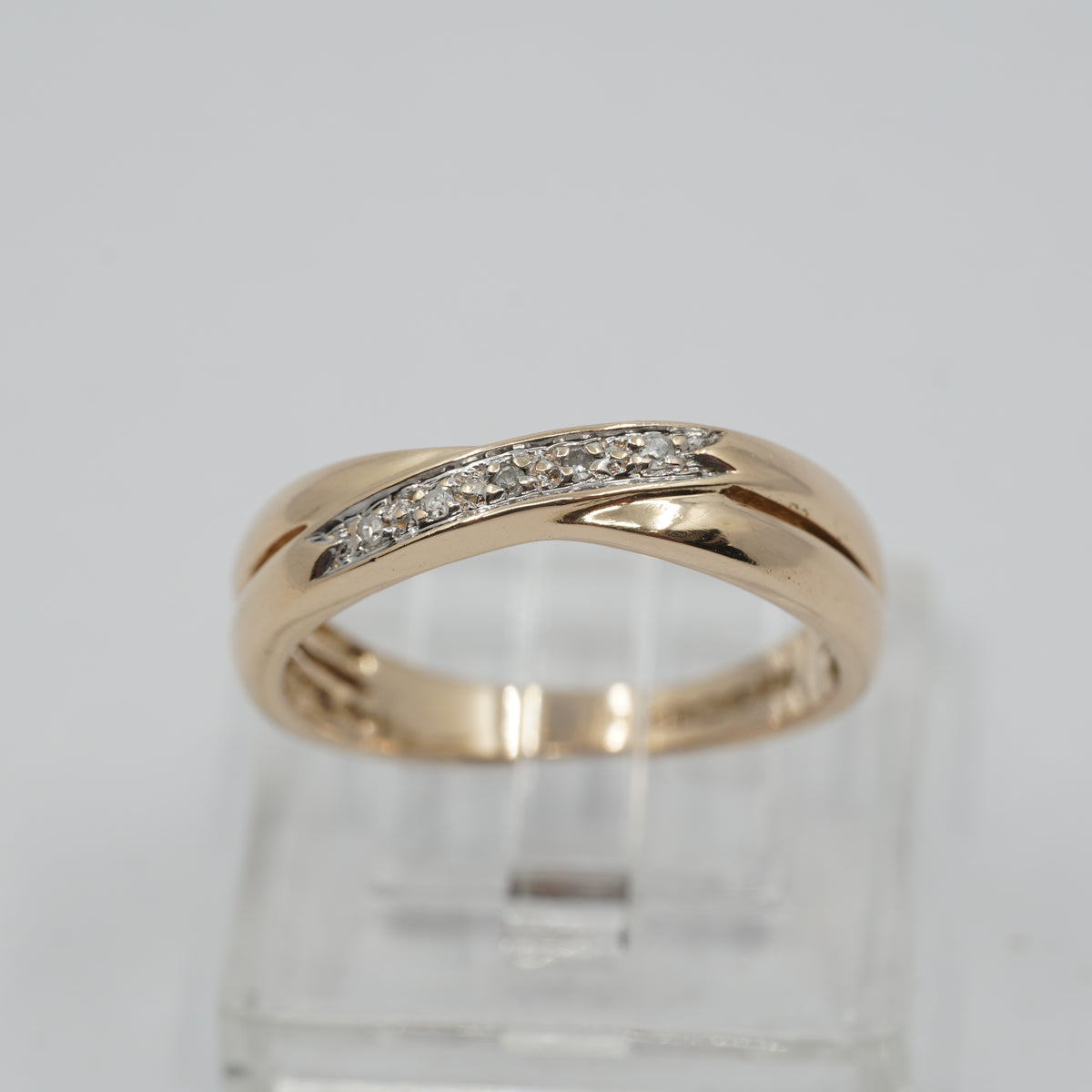 Vintage 14K Yellow Gold 5 Diamond Crossover Ring- 1996