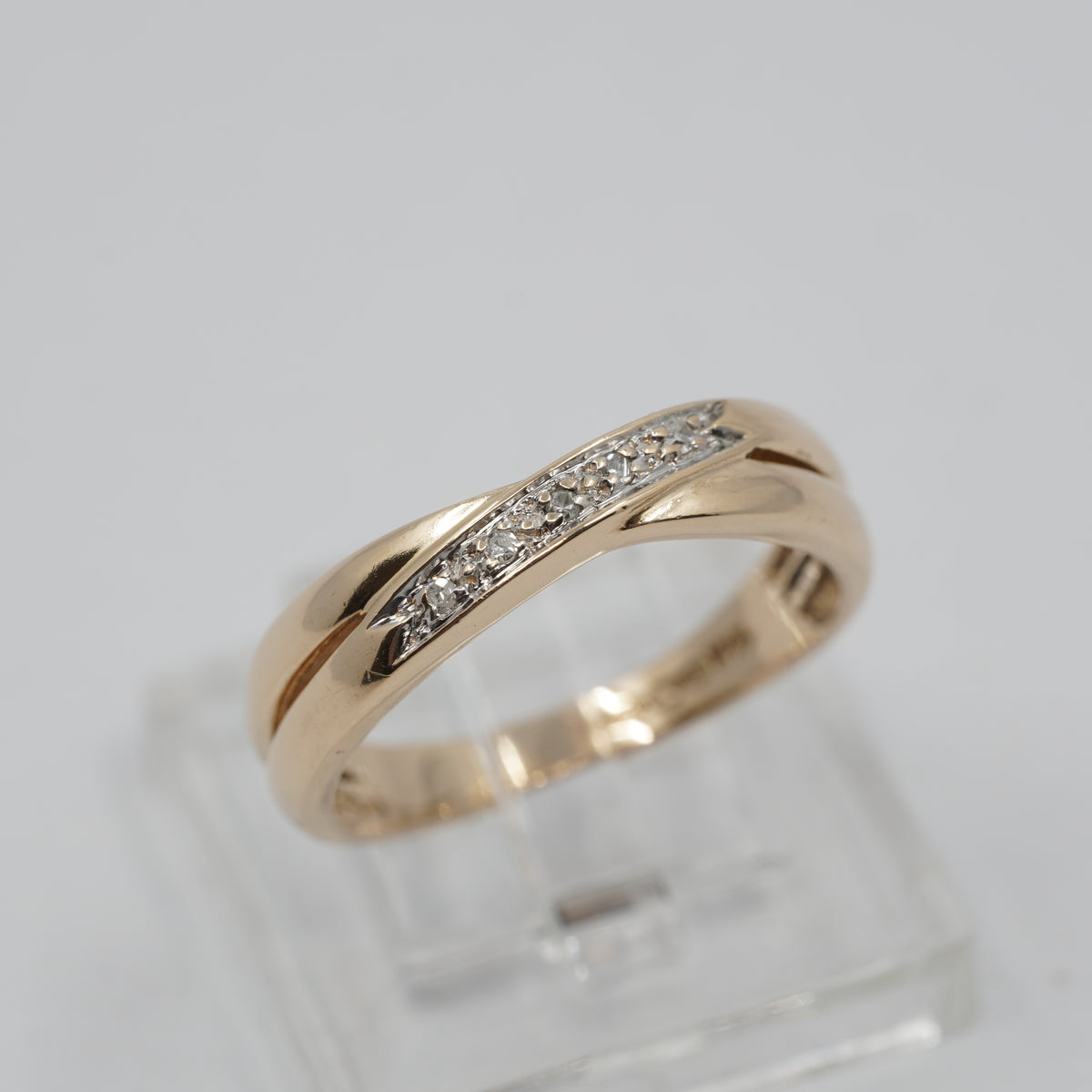 Vintage 14K Yellow Gold 5 Diamond Crossover Ring- 1996