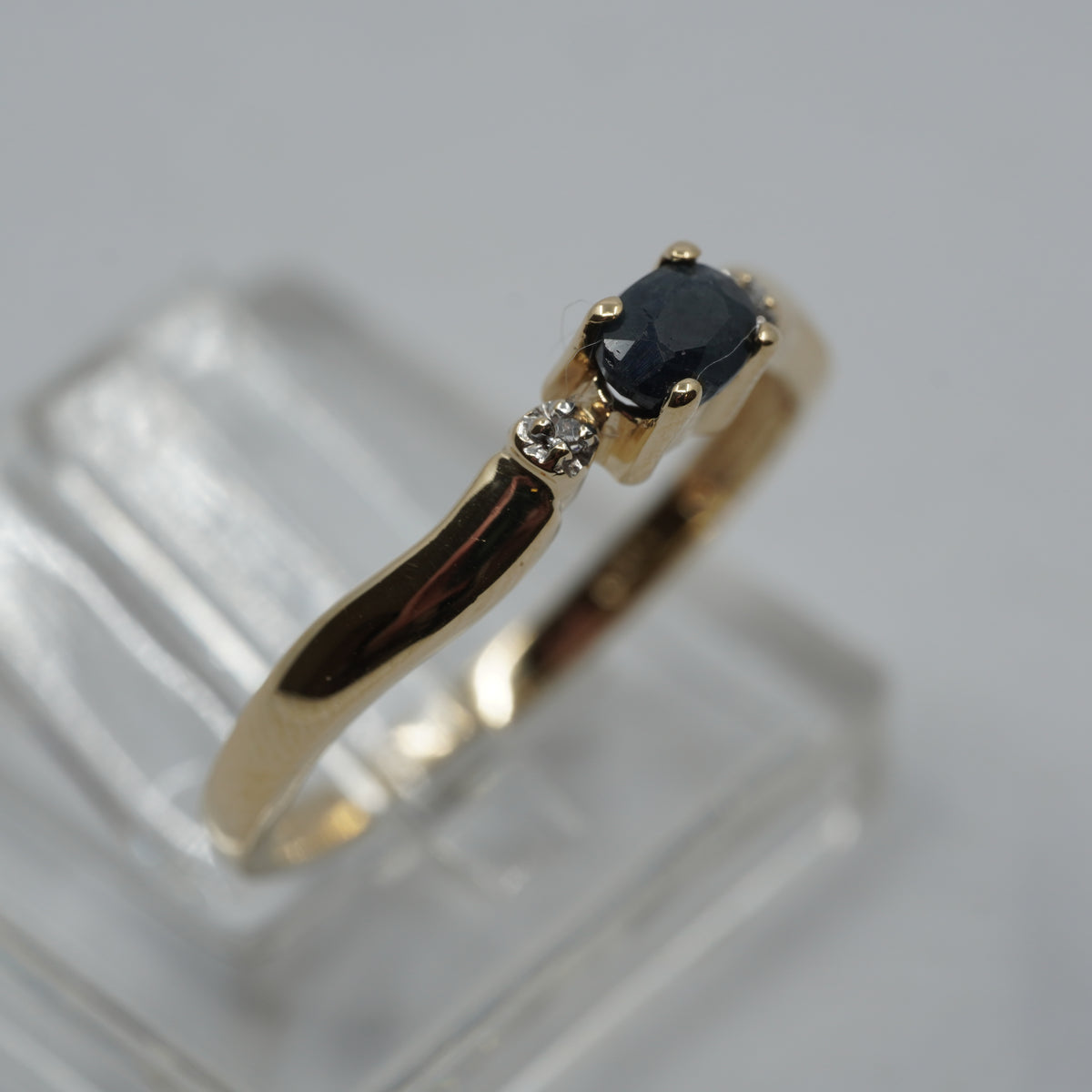 14K Gold Sapphire & 2 Diamond Ring