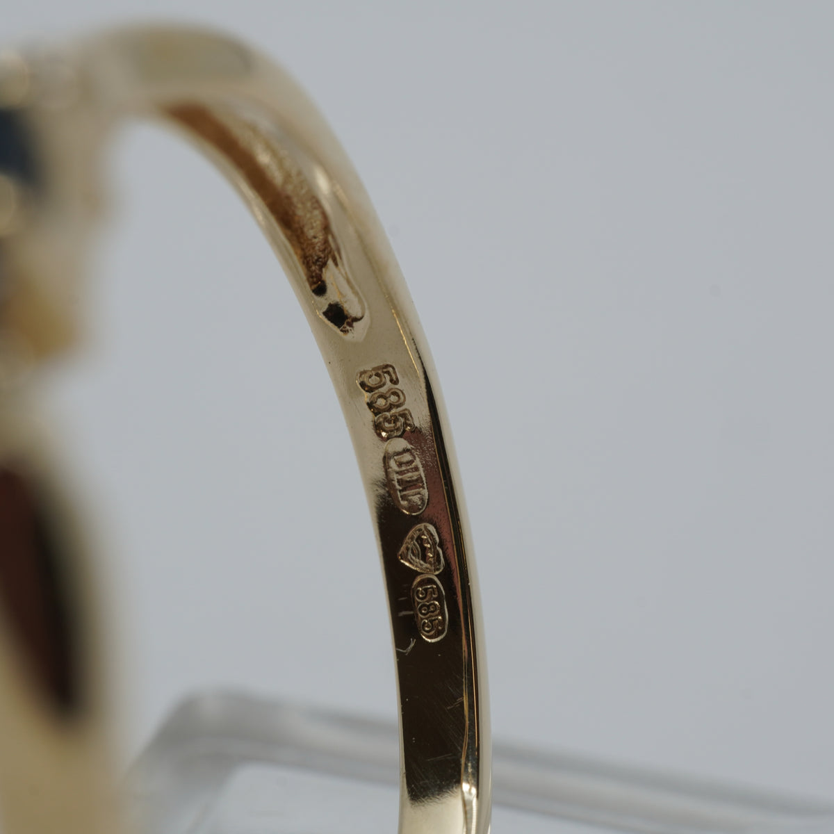14K Gold Sapphire & 2 Diamond Ring