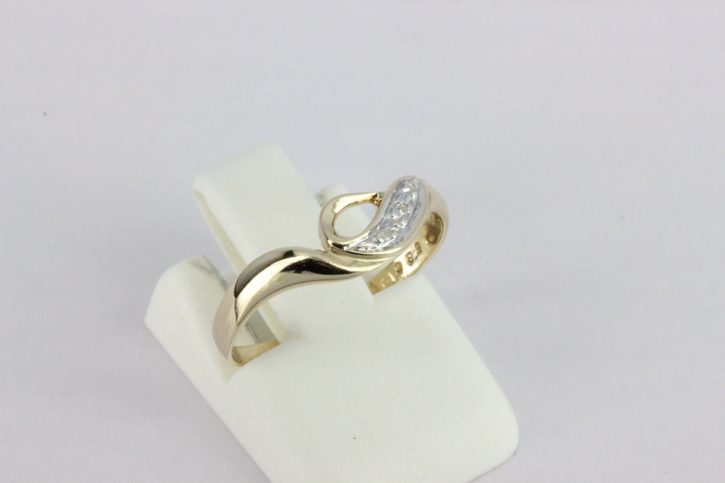Vintage 1992 14K Gold Three Diamond Ring