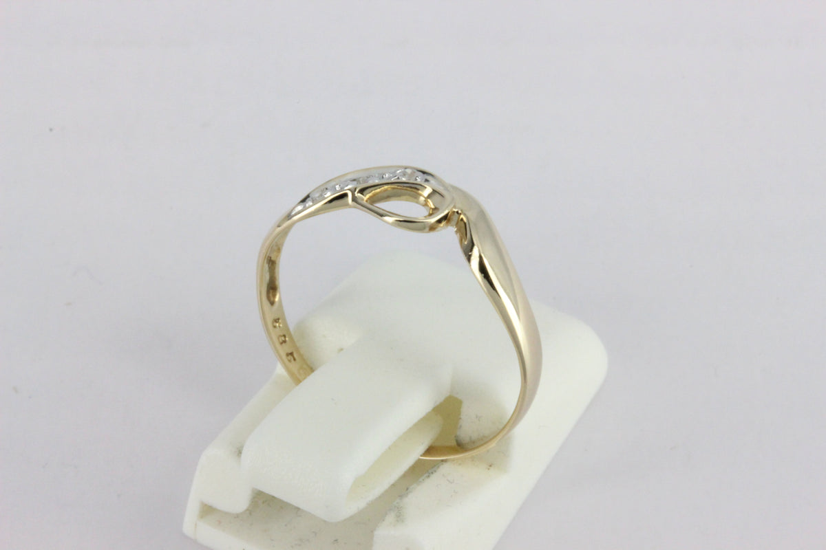 Vintage 1992 14K Gold Three Diamond Ring