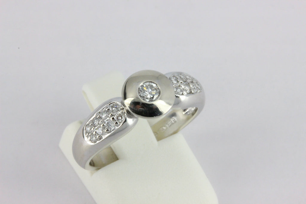 1999 14K White Gold 17- Diamond Ring