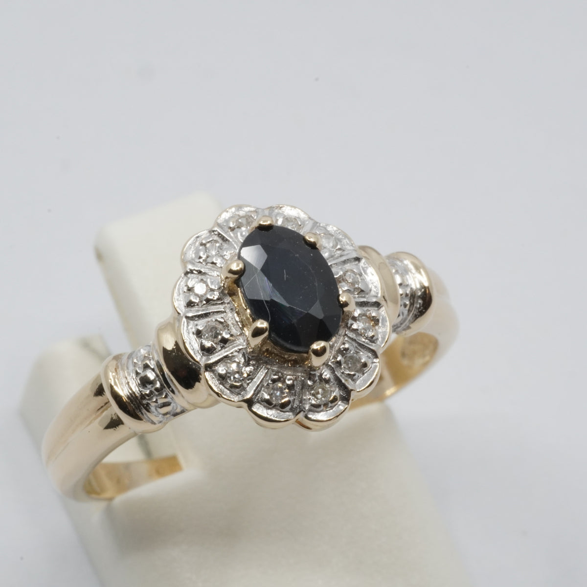 Vintage 14K Gold Sapphire & Diamond Cluster Ring