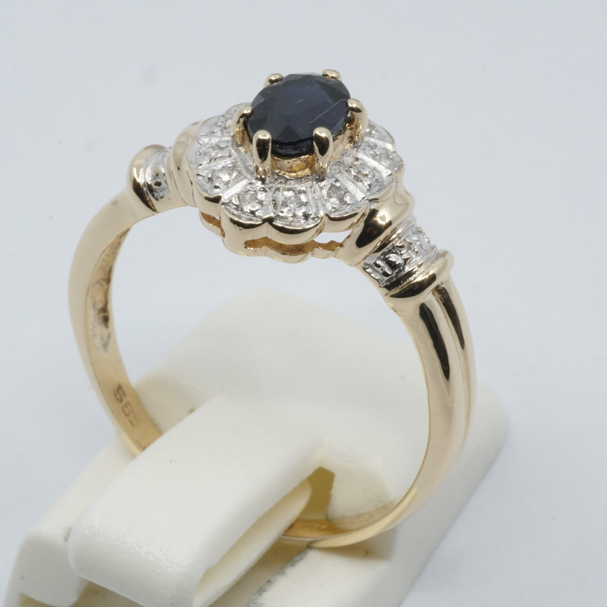 Vintage 14K Gold Sapphire & Diamond Cluster Ring