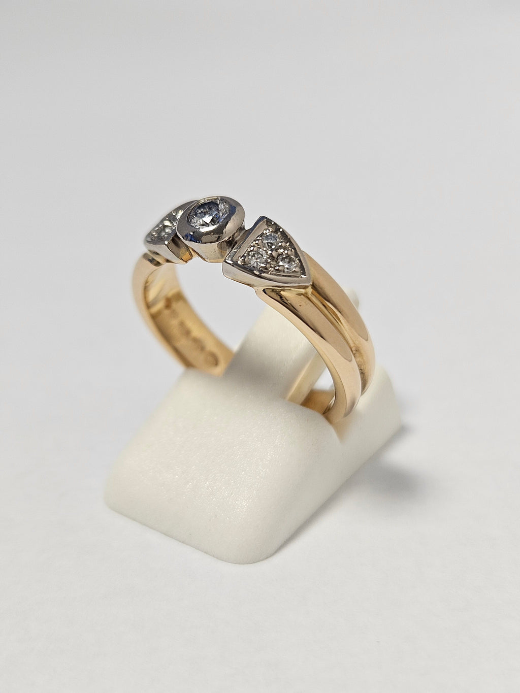 Vintage 18K Gold 7 Diamond Ring