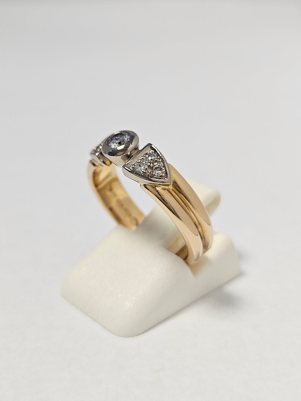 Vintage 18K Gold 7 Diamond Ring