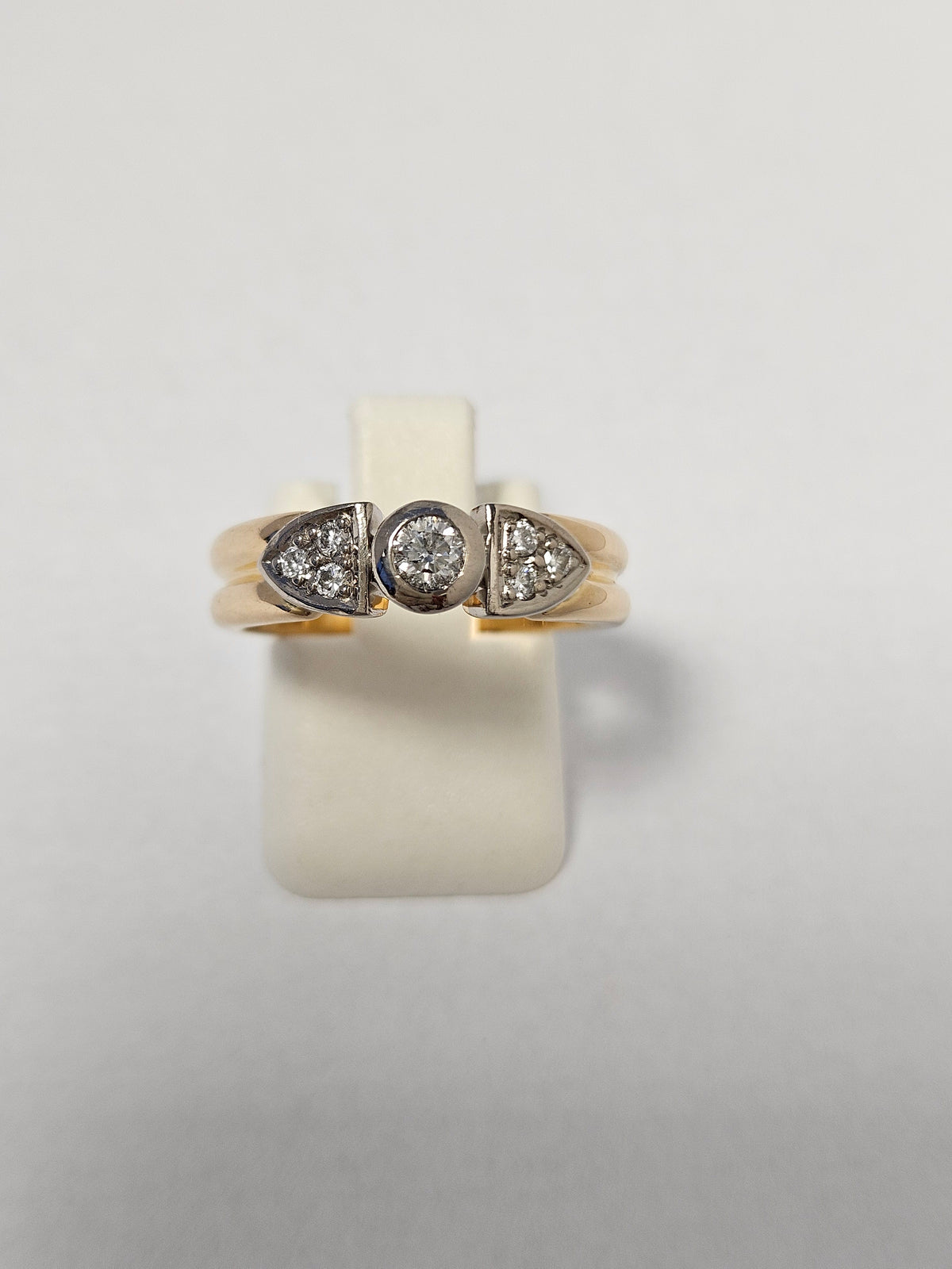 Vintage 18K Gold 7 Diamond Ring