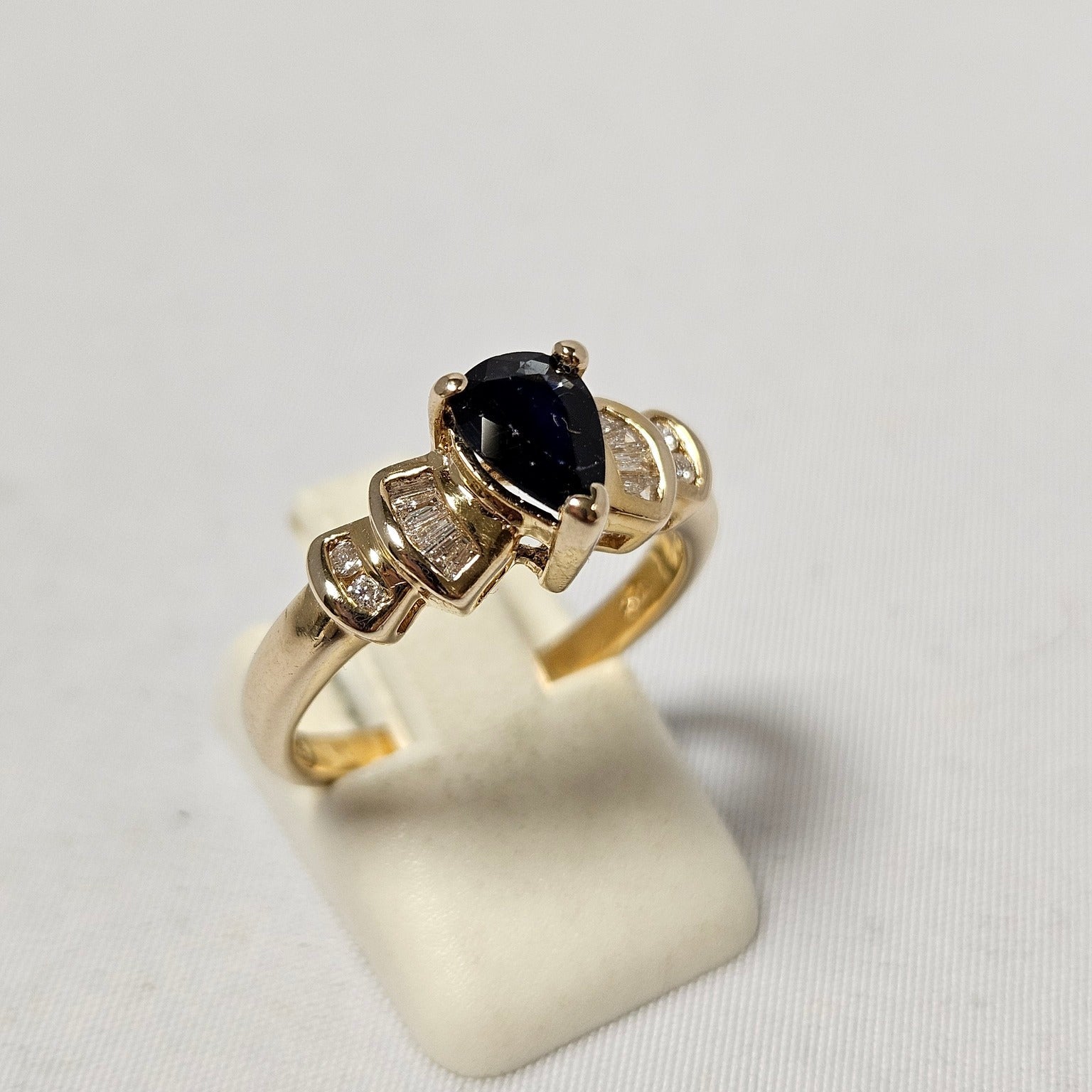 14K Gold Ring with Diamonds and Sapphire