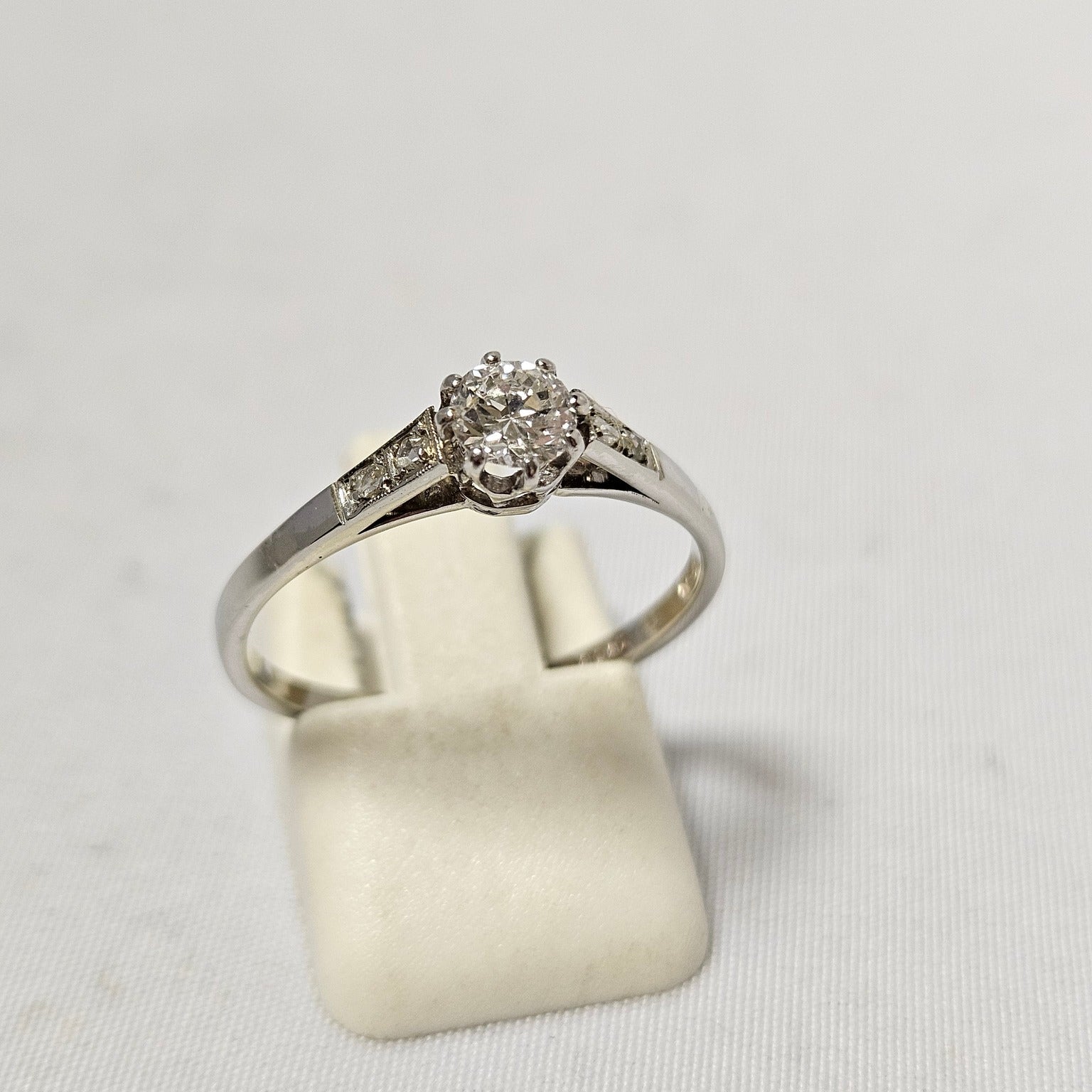 14K gold Ring with Diamonds