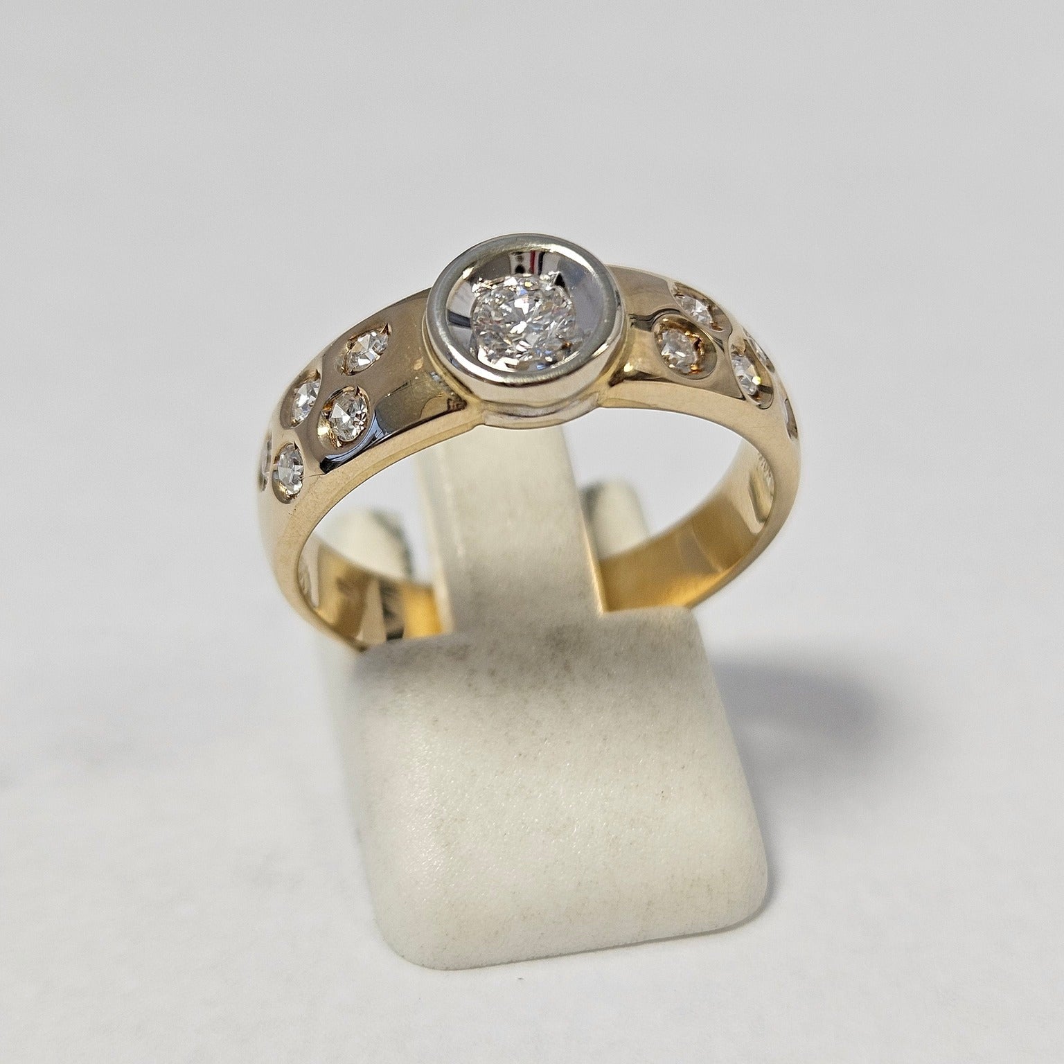 14K Gold Ring with 11 Diamonds