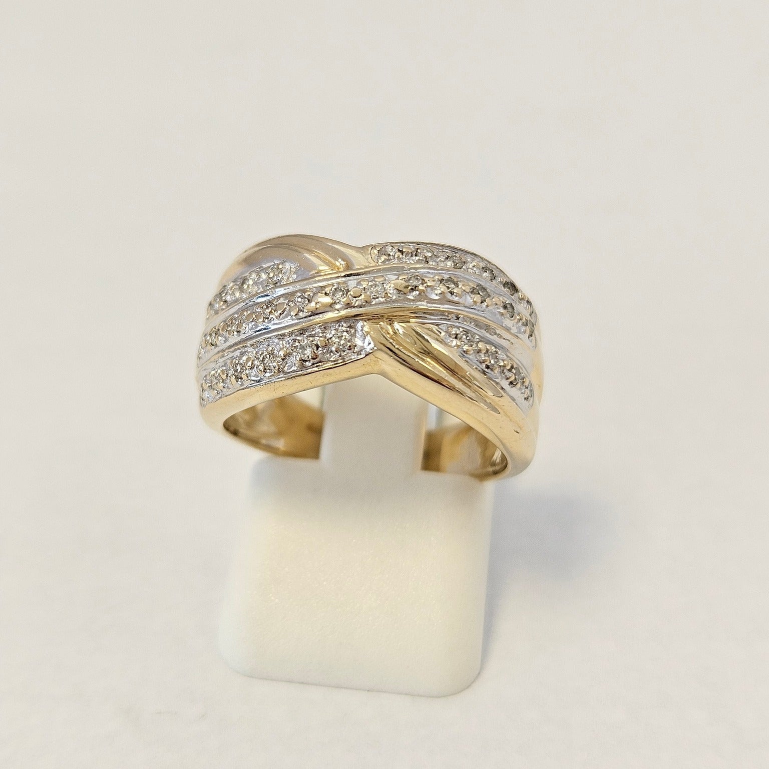 14K Gold Ring with 32 Diamonds