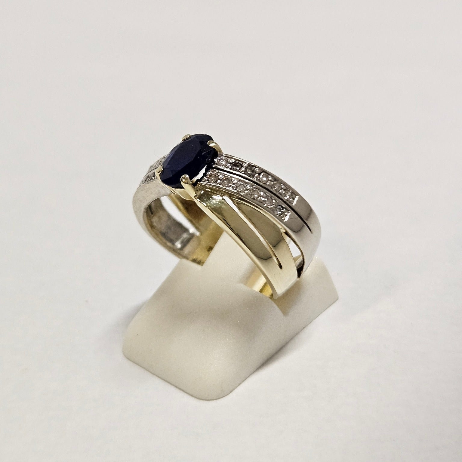 14K Gold Ring with Diamond and Sapphire
