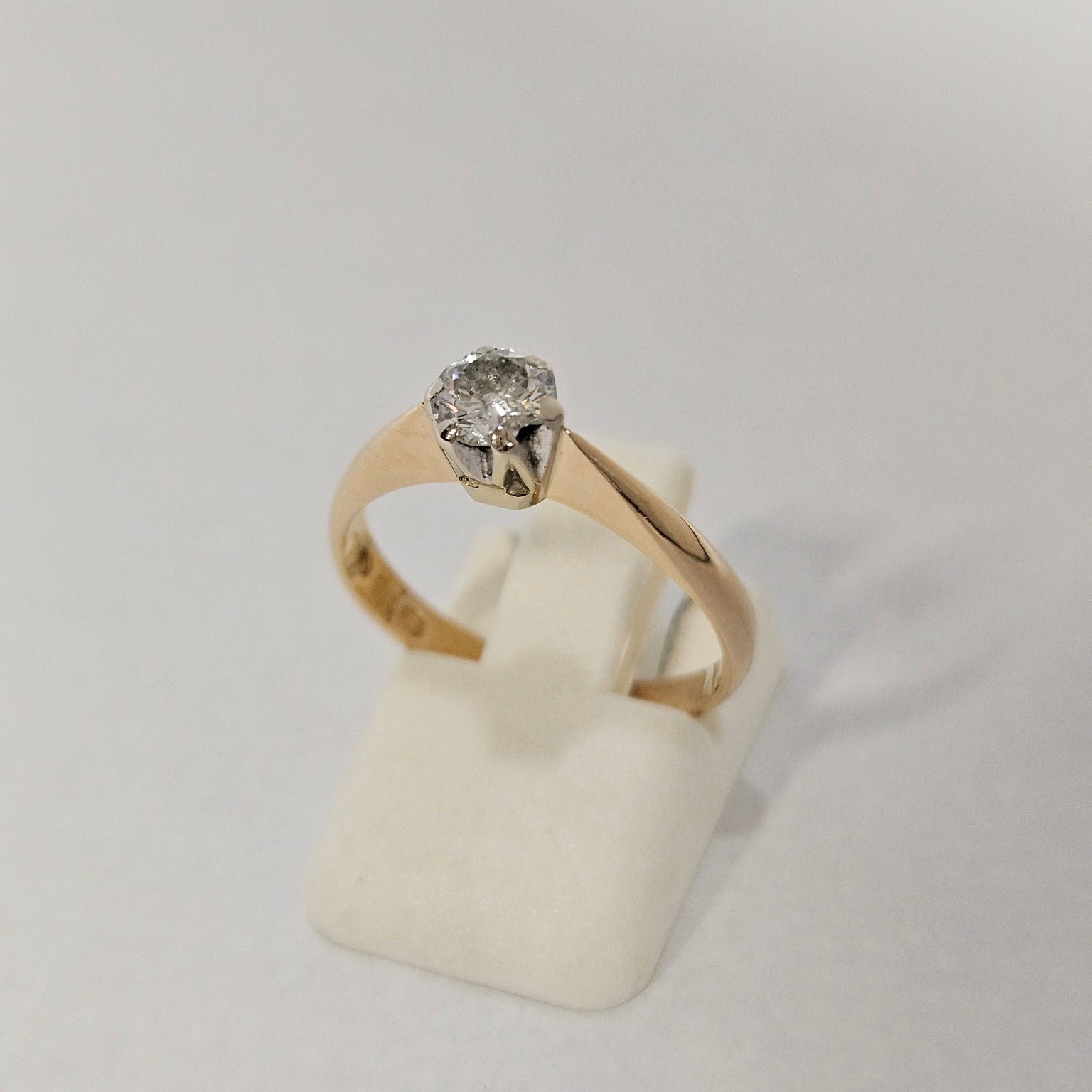 18K Gold Ring with Diamond