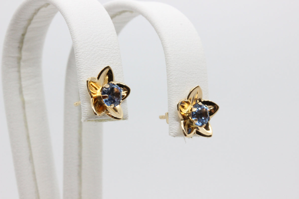 14K Gold Blue Stone Flower Stud Earrings