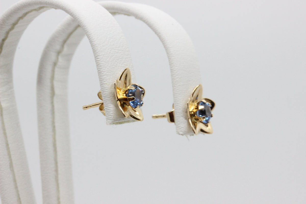 14K Gold Blue Stone Flower Stud Earrings