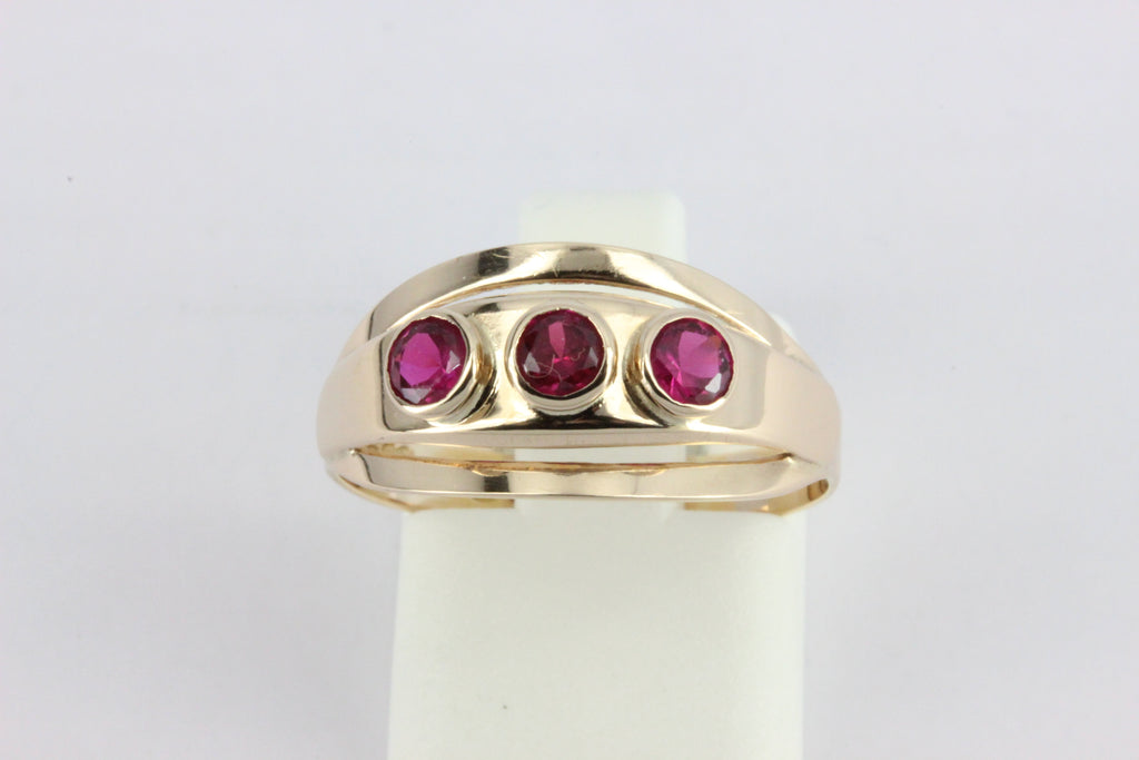 Vintage 1978 14K Gold Three-Stone Pink Ring