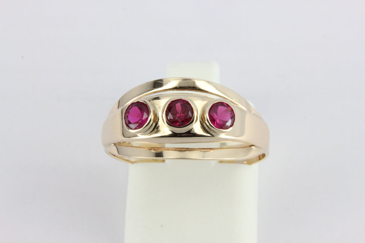 Vintage 1978 14K Gold Three-Stone Pink Ring