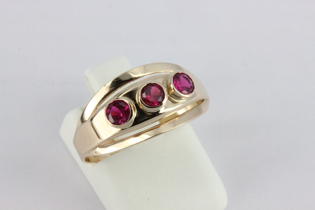 Vintage 1978 14K Gold Three-Stone Pink Ring