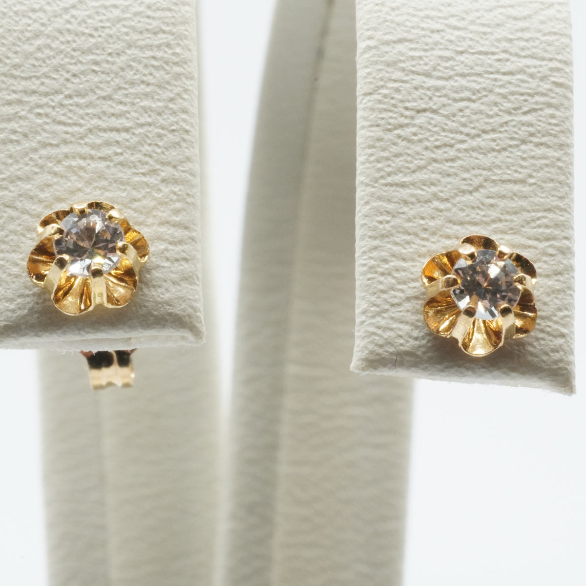 14K Gold Clear Stone Flower Stud Earrings