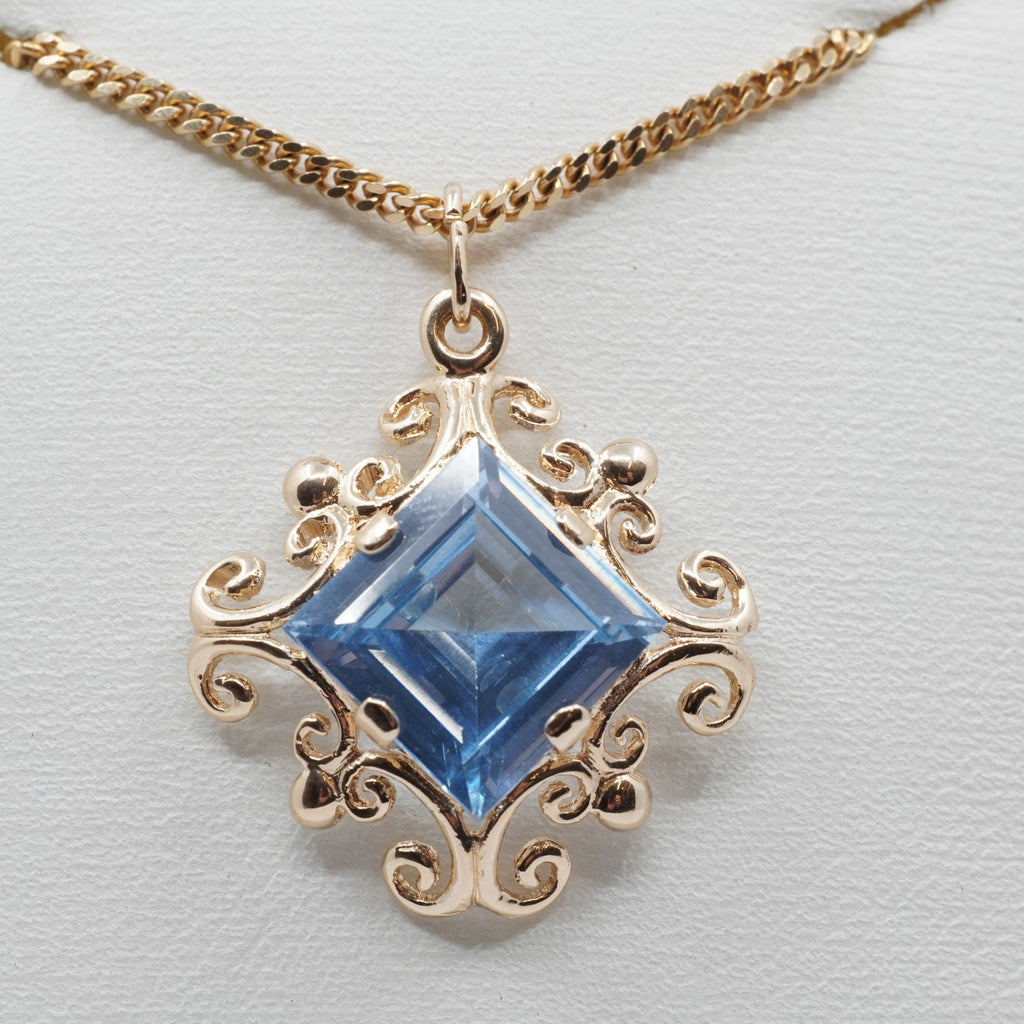 Vintage 14K Gold Blue Gemstone Pendant