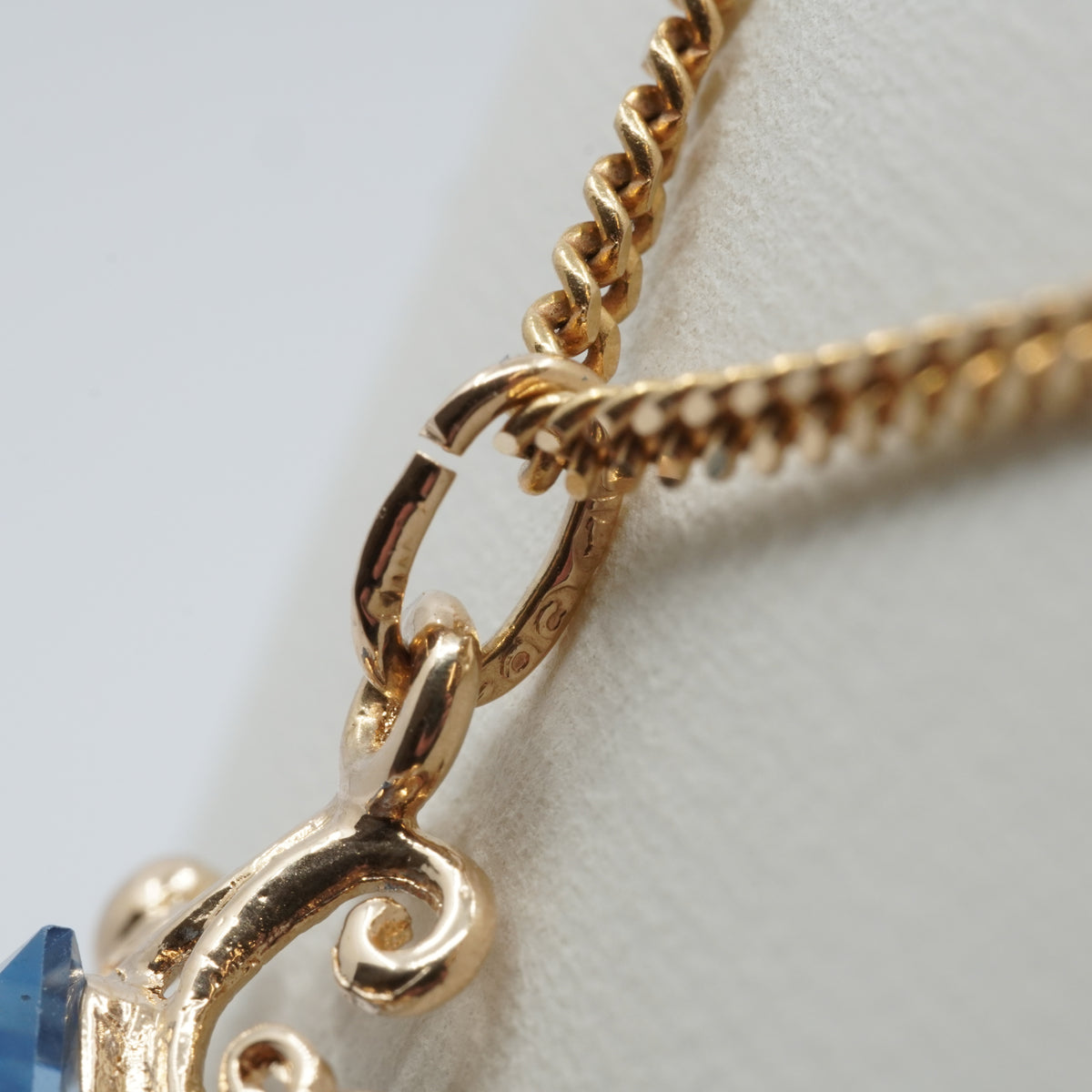 Vintage 14K Gold Blue Gemstone Pendant