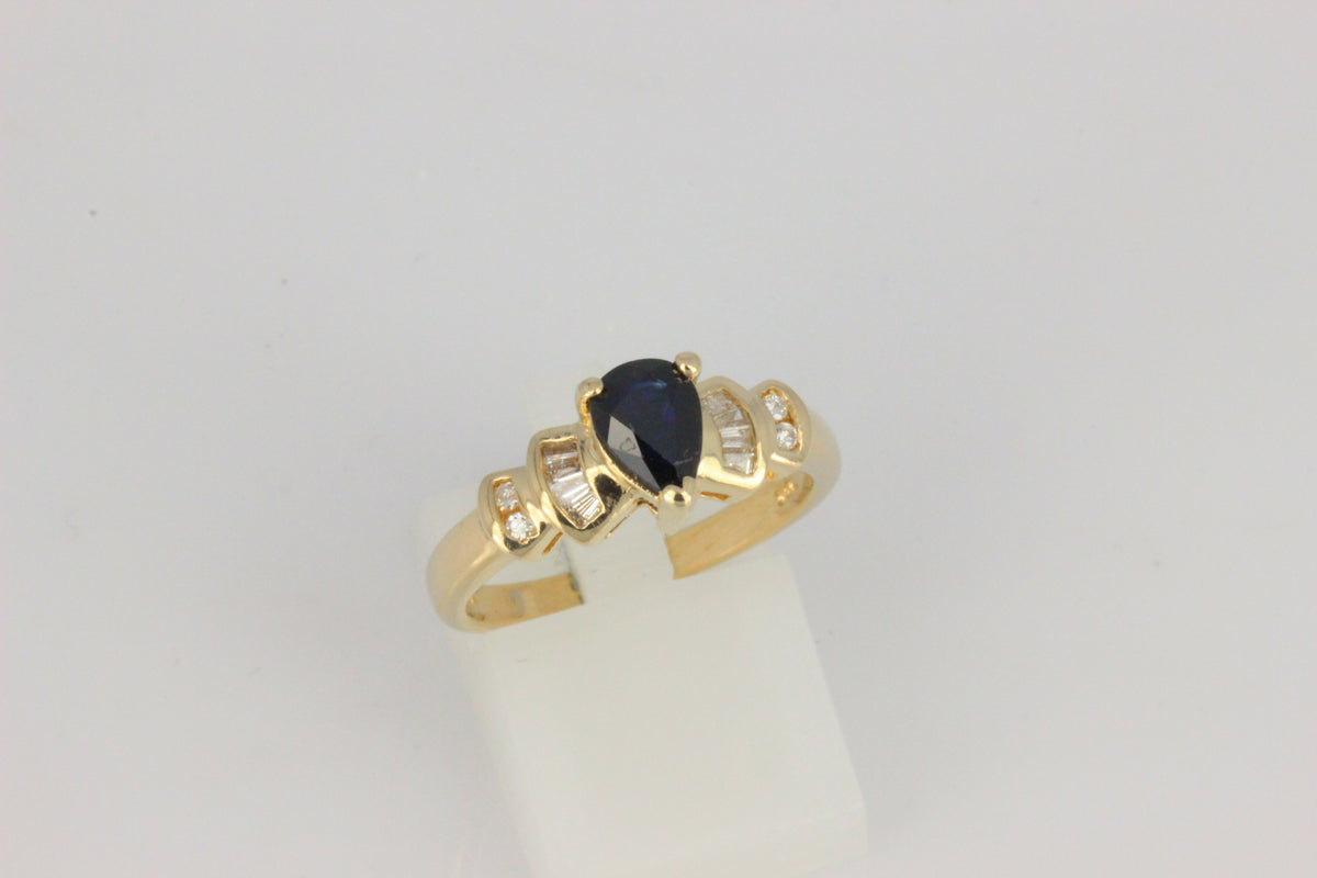 14K Gold Sapphire & 12 Diamond Ring