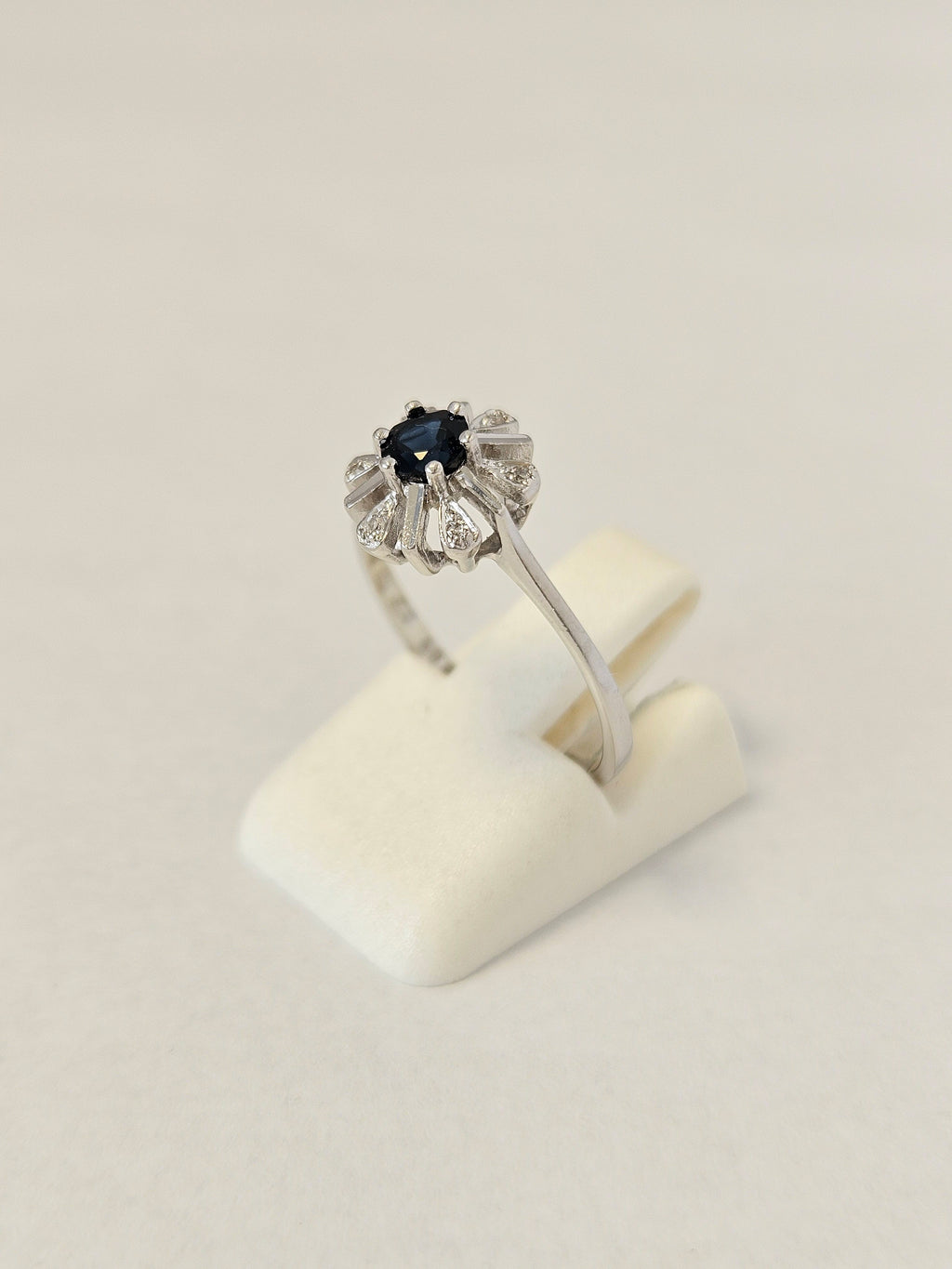 Vintage 1980 14K White Gold Diamond Cluster Ring