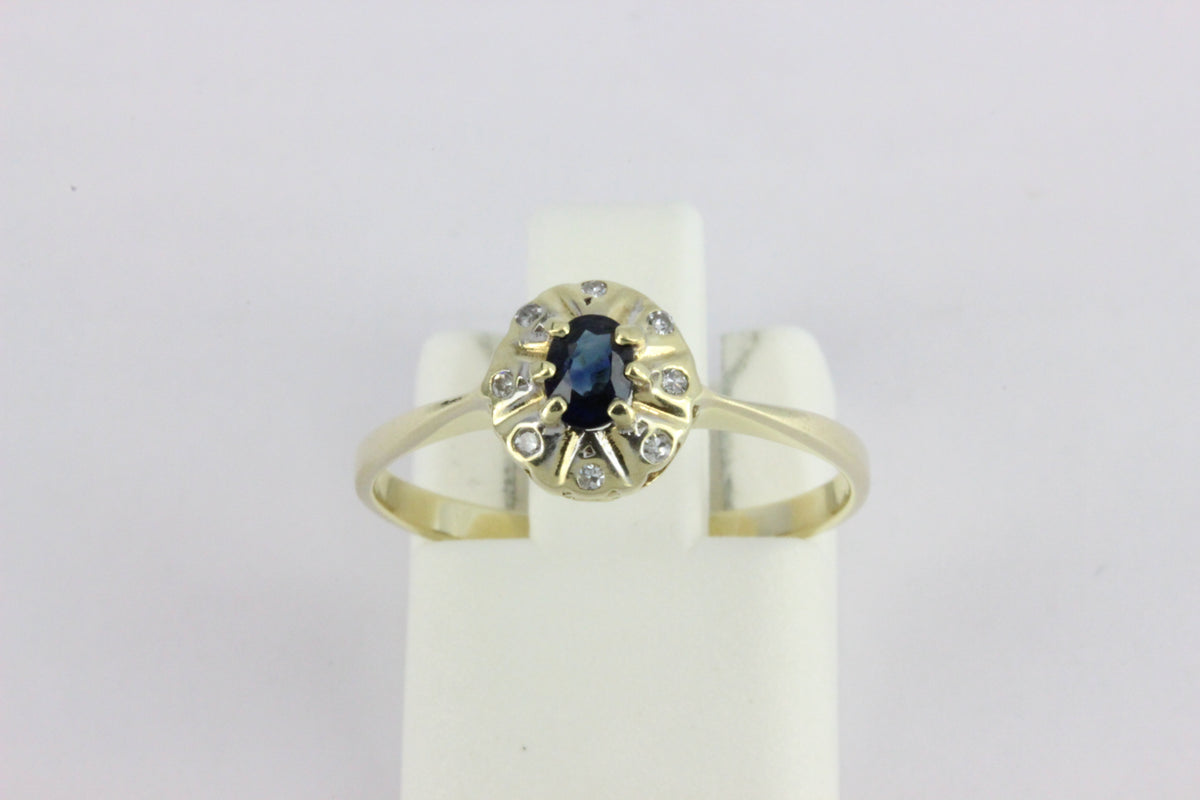 14K Gold Sapphire & 8 Diamond Ring