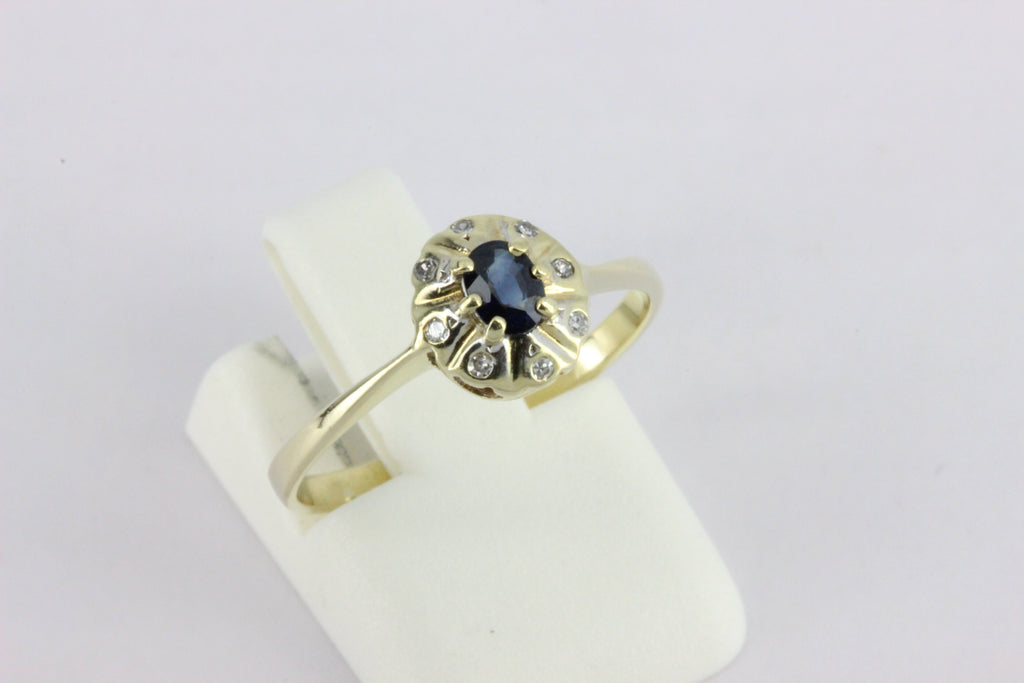 14K Gold Sapphire & 8 Diamond Ring