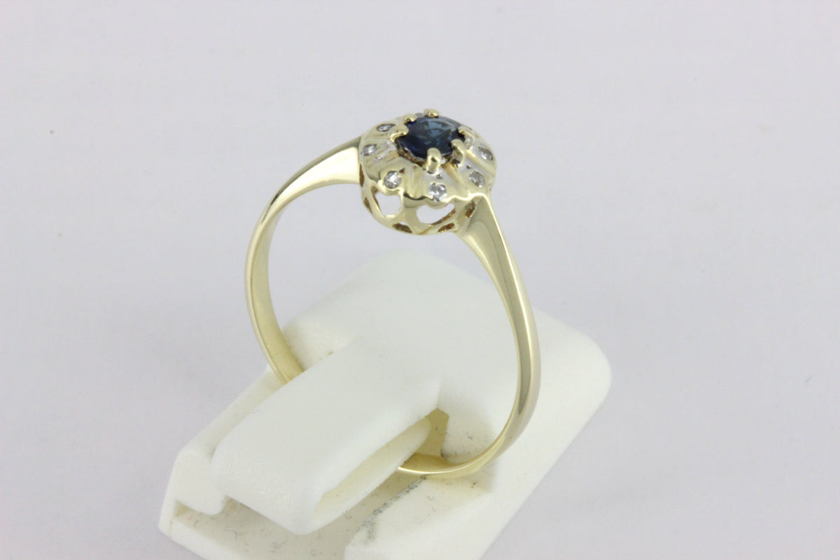 14K Gold Sapphire & 8 Diamond Ring