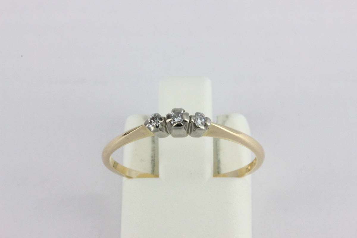 Vintage 18K Gold Three Diamond Ring