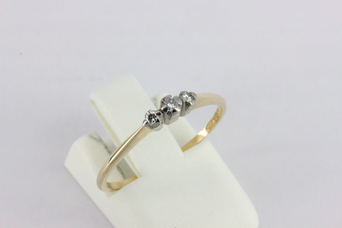 Vintage 18K Gold Three Diamond Ring