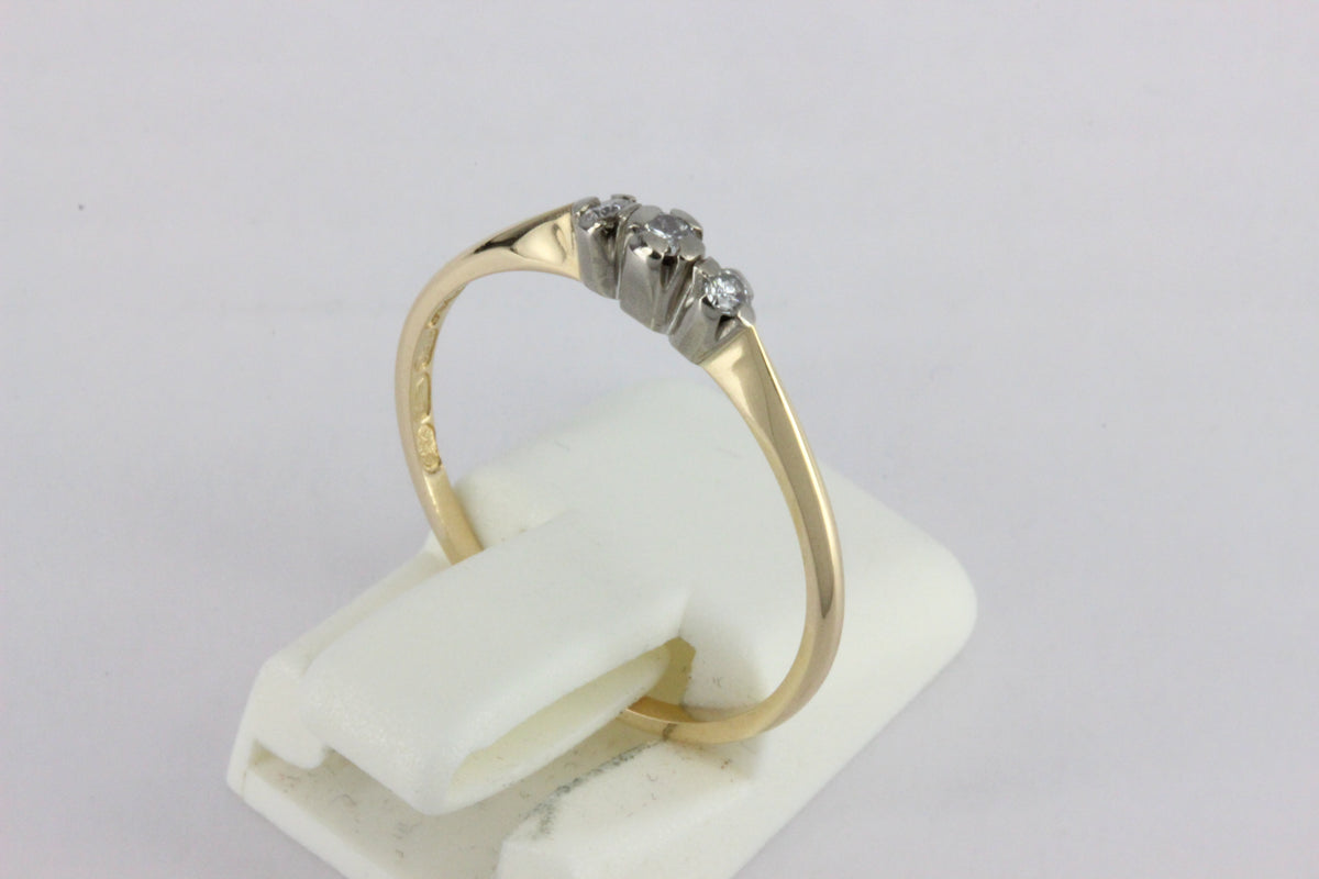 Vintage 18K Gold Three Diamond Ring