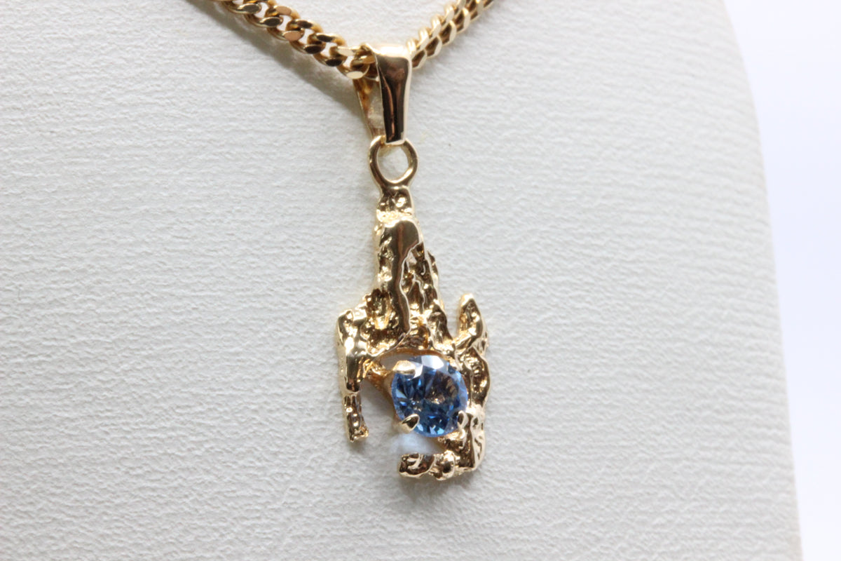 14K  Gold Blue Stone Vintage Pendant