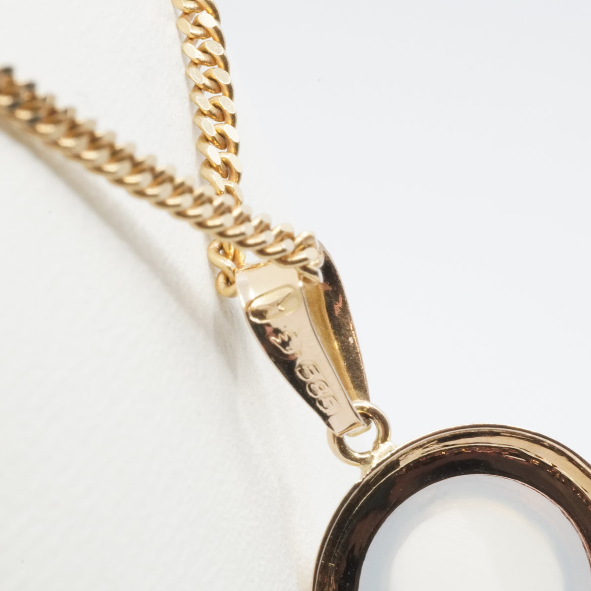 14K Gold Round Pendant