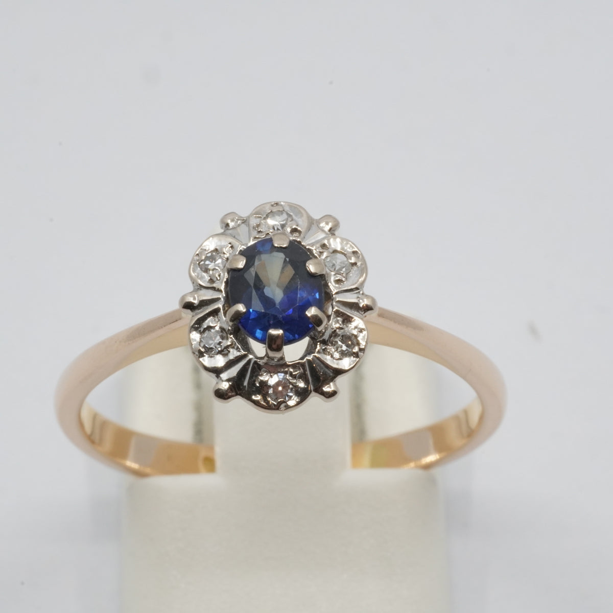 14K Gold Sapphire & 6 Diamonds Ring