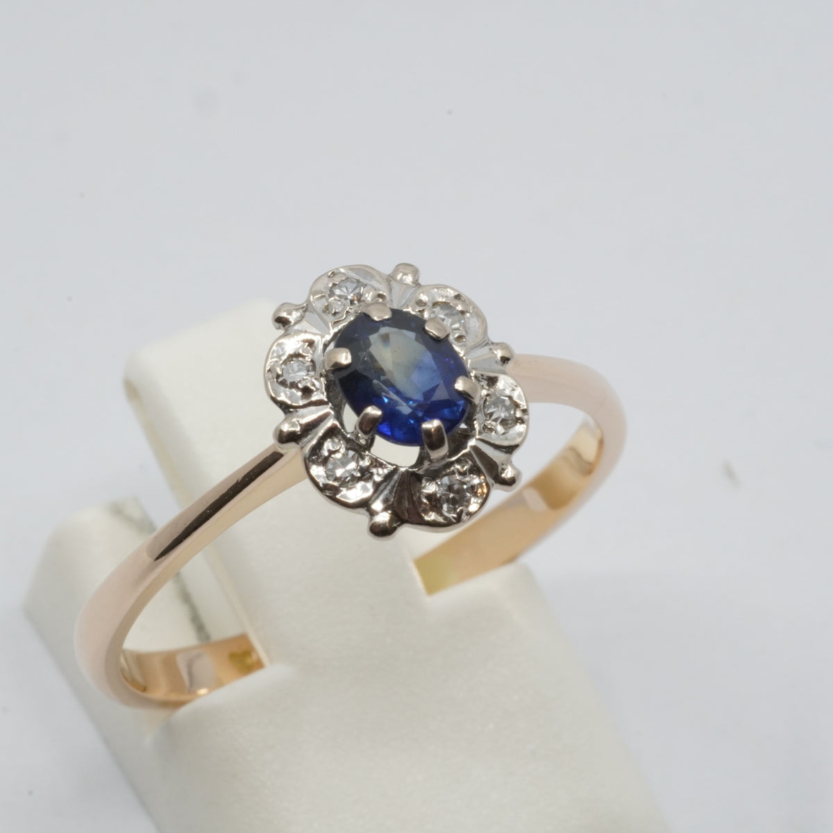 14K Gold Sapphire & 6 Diamonds Ring