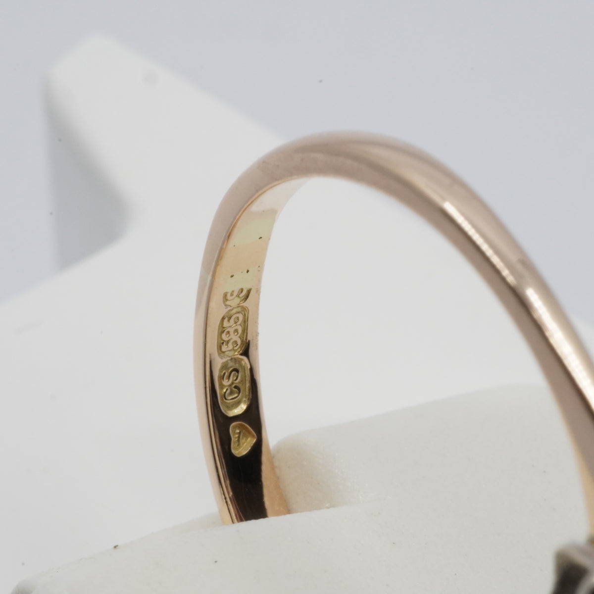 14K Gold Sapphire & 6 Diamonds Ring