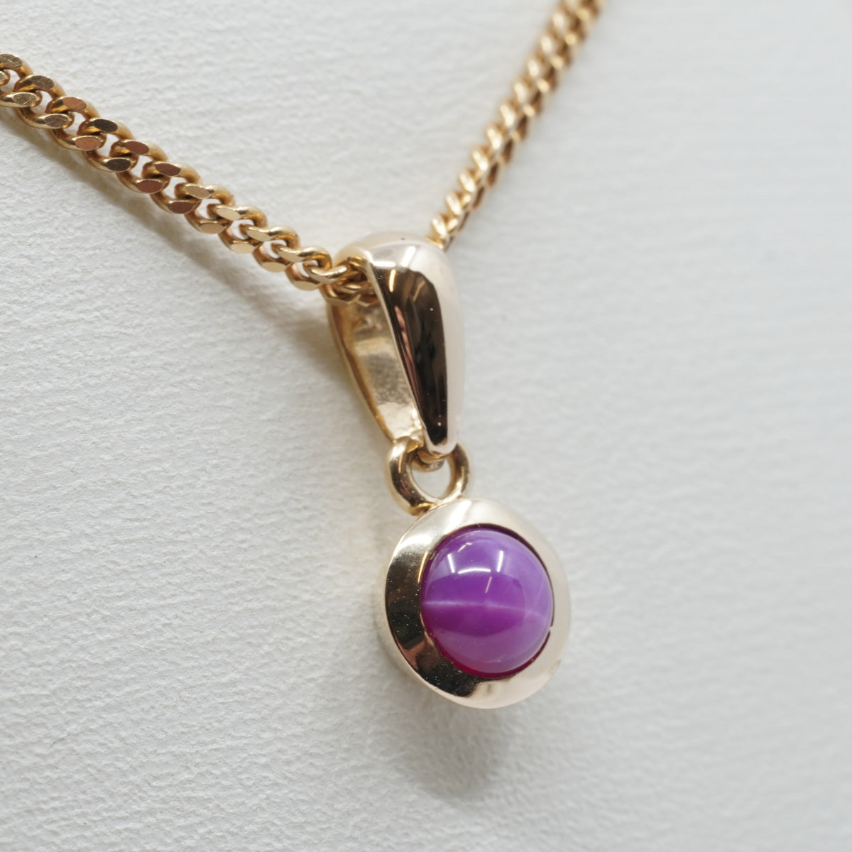 14K Gold Pink Stone Round Pendant
