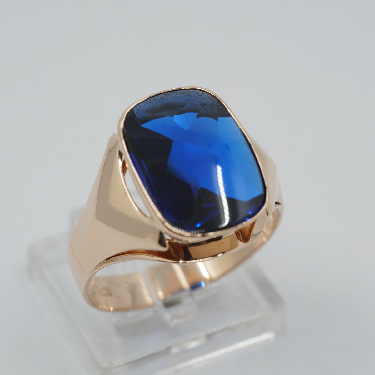 Vintage 1968 14K Gold Blue Stone Ring