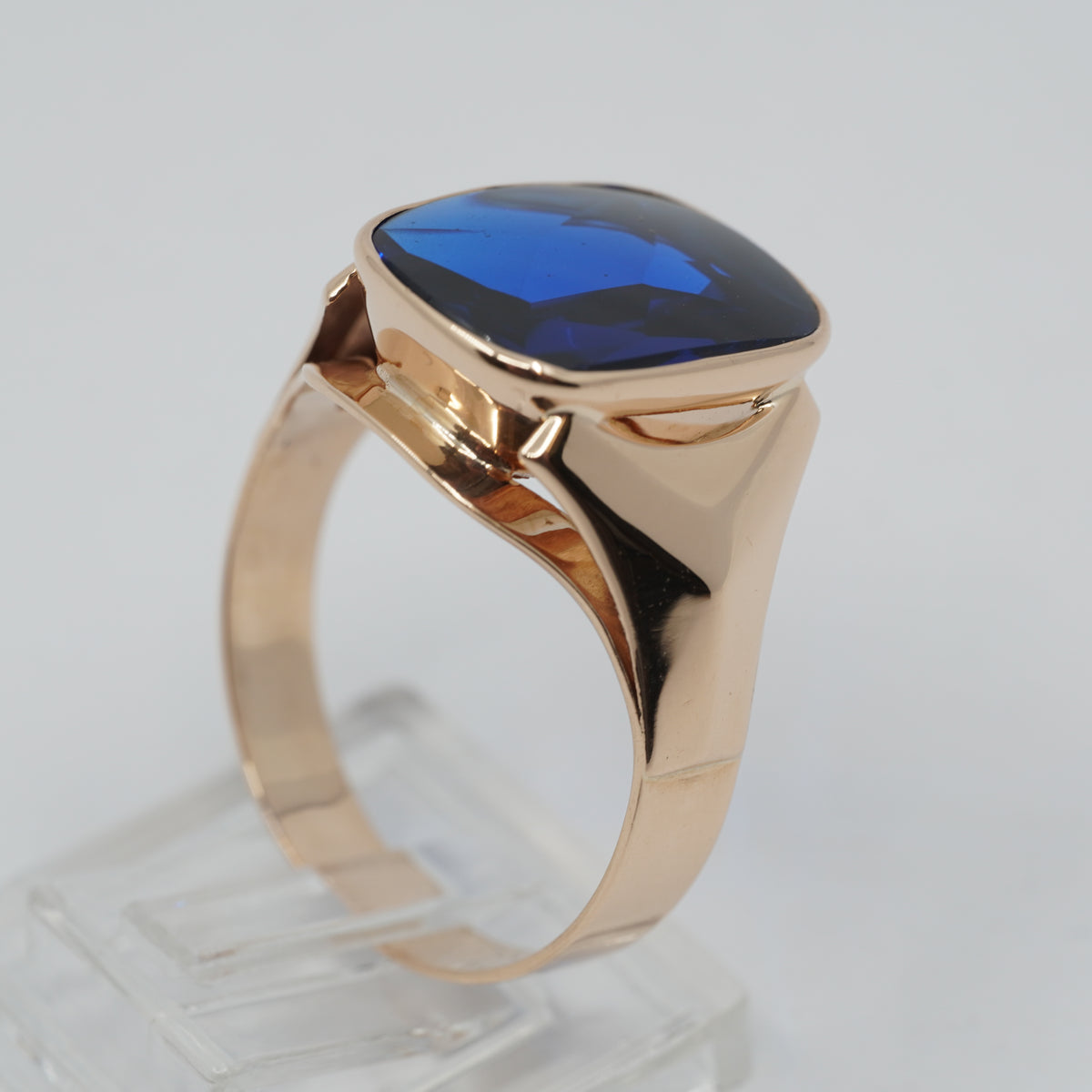 Vintage 1968 14K Gold Blue Stone Ring