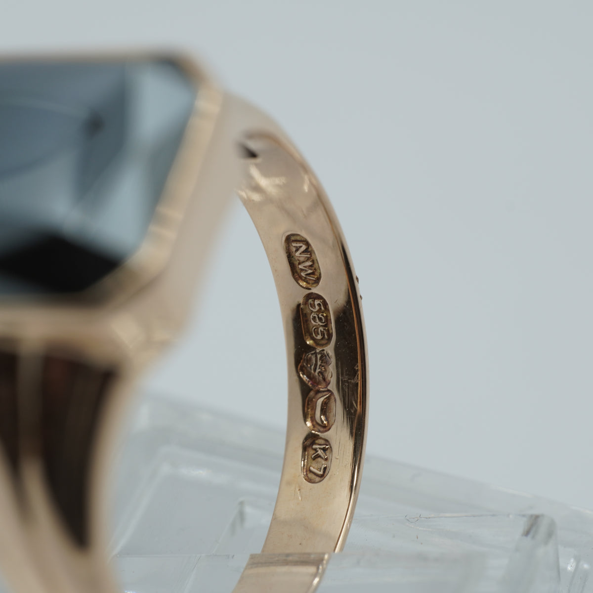 Vintage 1963 14K Gold Hematite Signet Ring