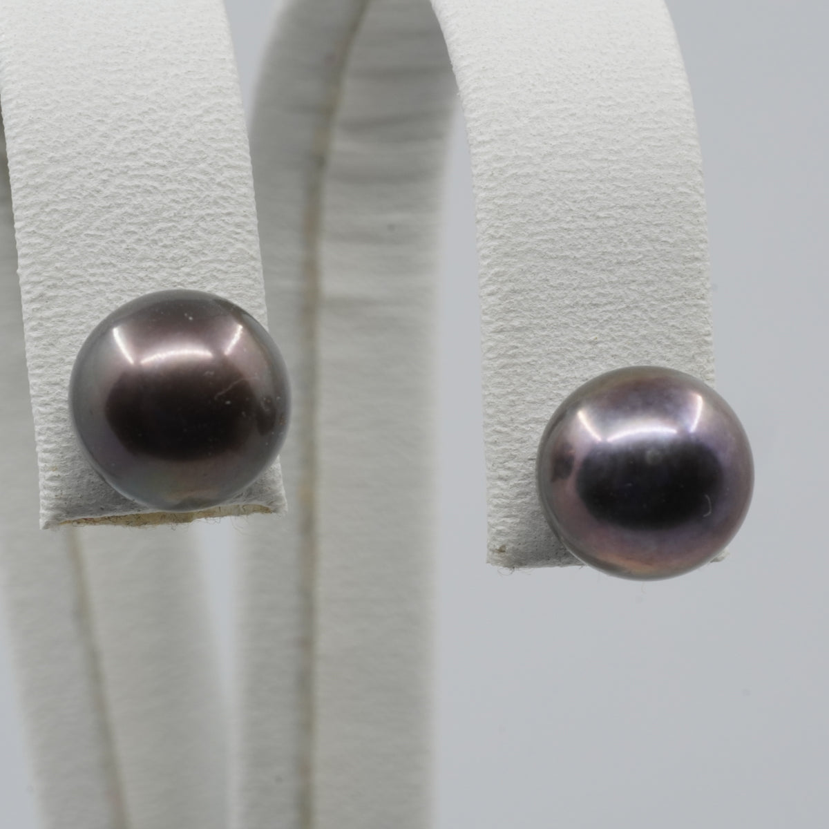 14K Gold Black Pearl Stud Earrings