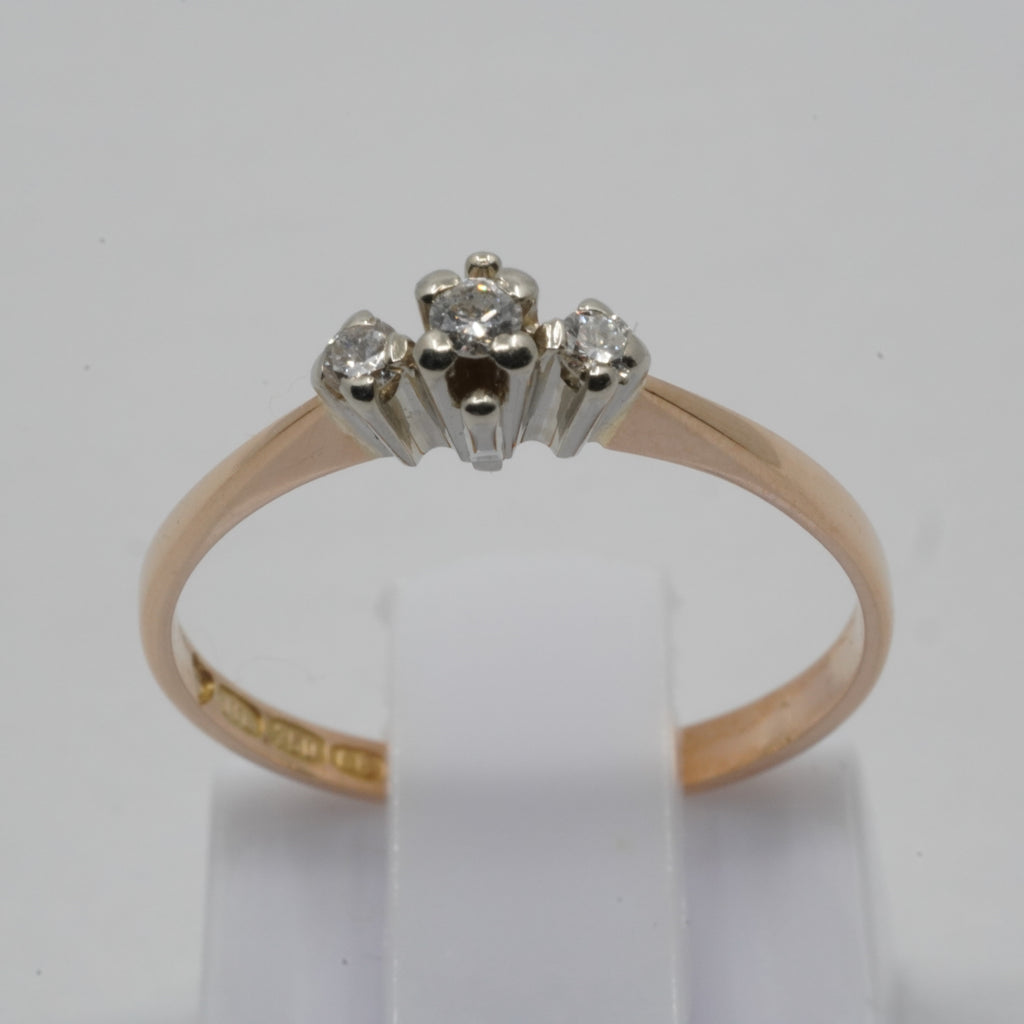 Vintage 1980 18K Gold Three Diamond Ring