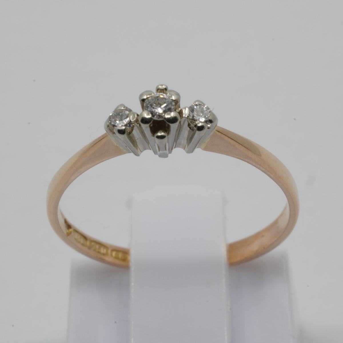 Vintage 1980 18K Gold Three Diamond Ring