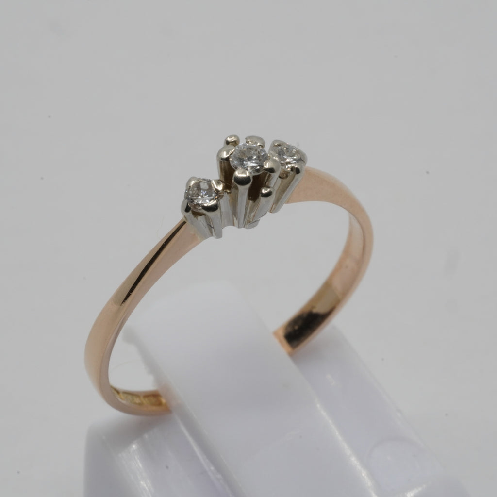 Vintage 1980 18K Gold Three Diamond Ring