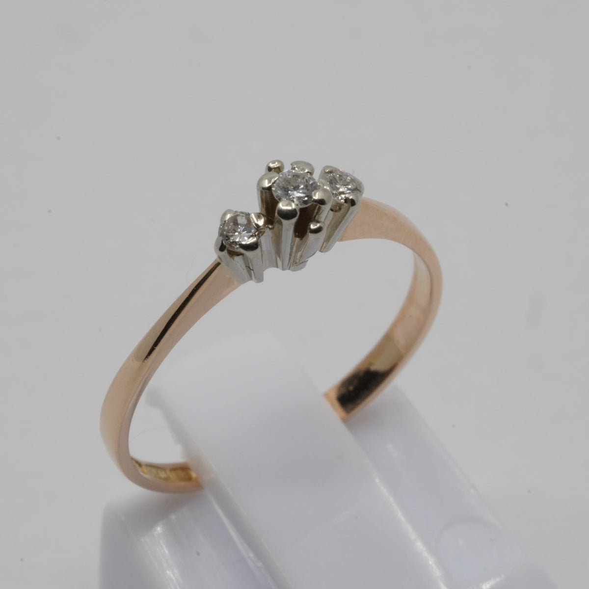 Vintage 1980 18K Gold Three Diamond Ring