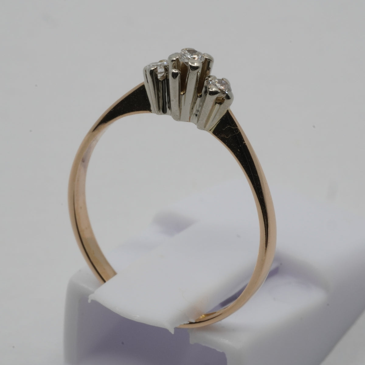 Vintage 1980 18K Gold Three Diamond Ring